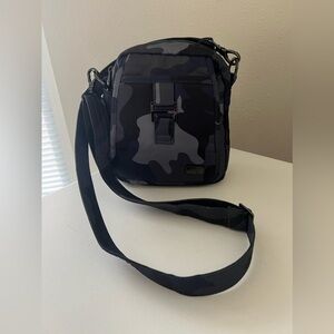 Lug | Convertible Infinity Can Can Crossbody Bag Black Blue Camo | Travel